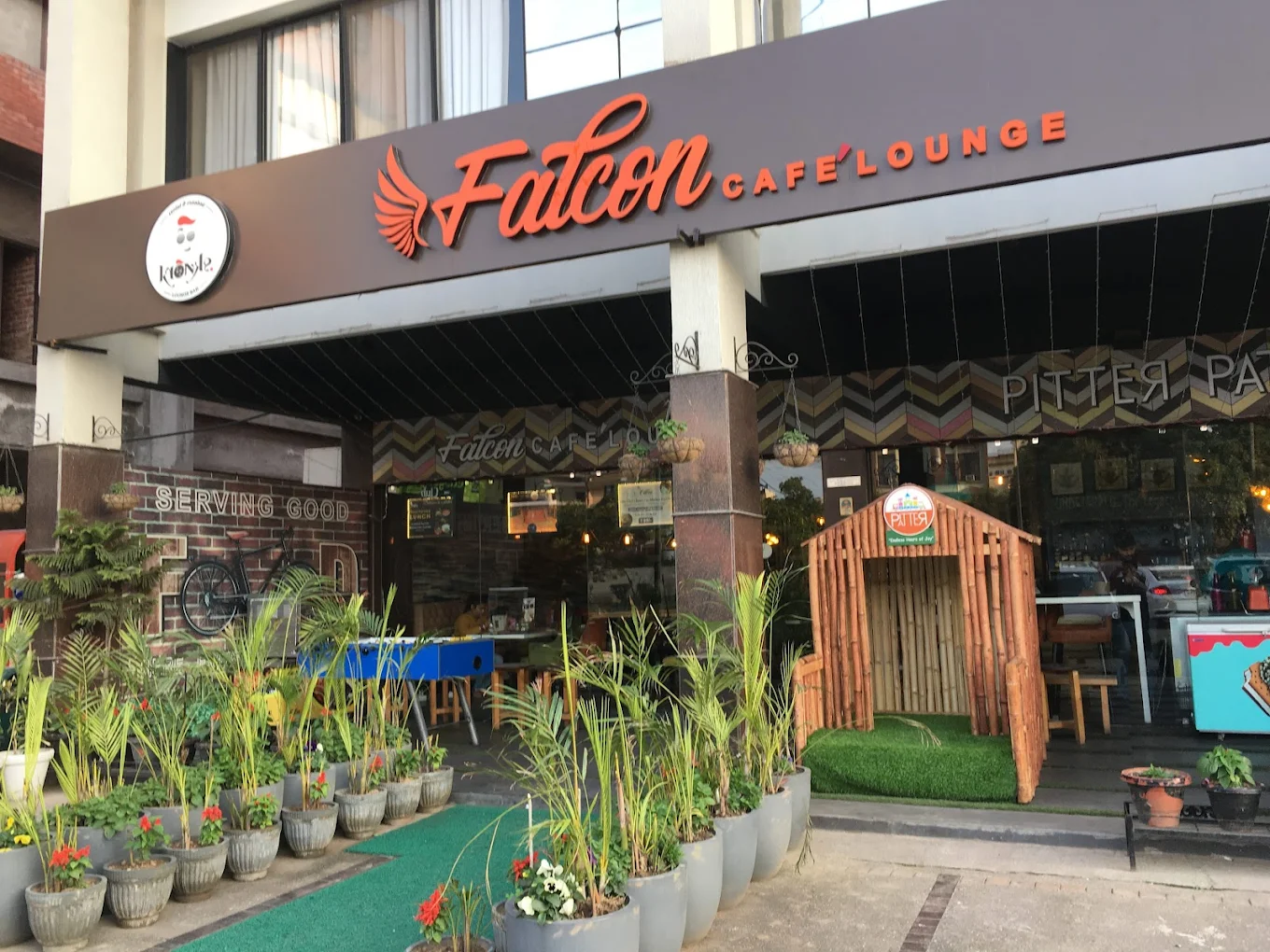 FALCON Dine&Lounge